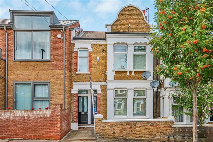 3 Bedroom Flat For Sale In Eastcombe Avenue, Charlton, SE7