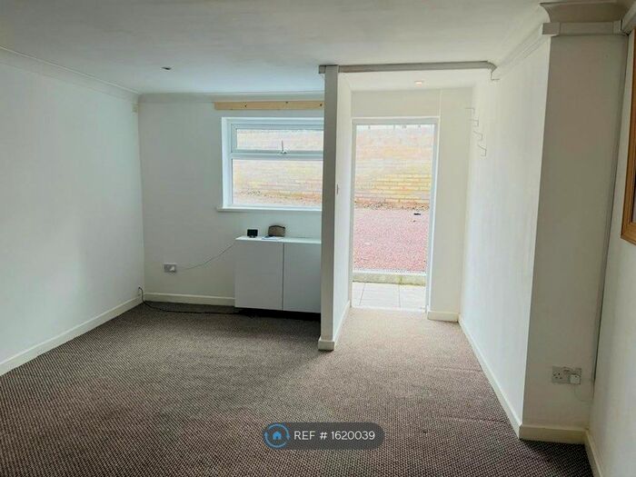 1 Bedroom Flat To Rent In Walsall Road, Cannock, WS11