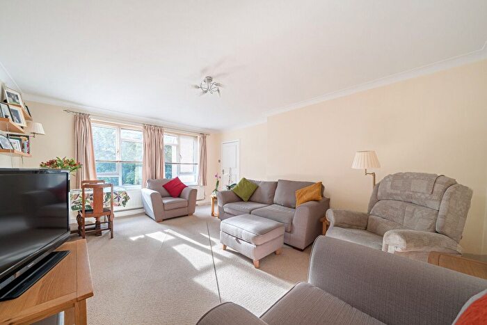 2 Bedroom Flat For Sale In Kemnal Road, Chislehurst, BR7