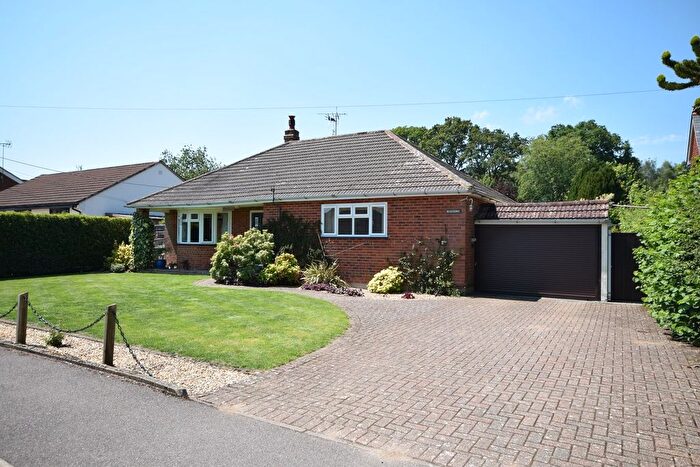 3 Bedroom Bungalow For Sale In Back Lane, Bucks Horn Oak, Farnham, GU10