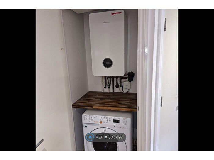 2 Bedroom Flat To Rent In Cumberland Point, Manchester, M27