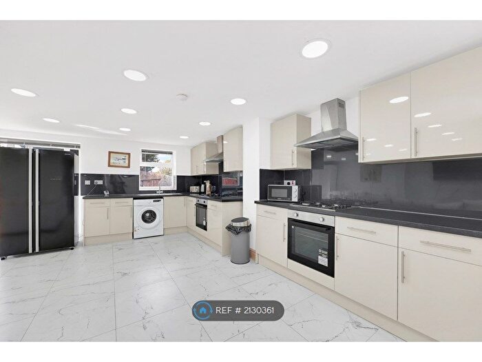 7 Bedroom End Of Terrace House To Rent In Diban Avenue, Hornchurch, RM12