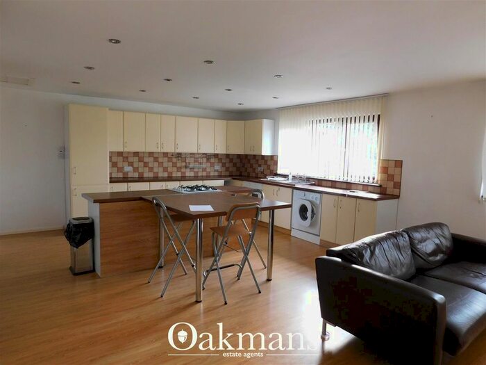 2 Bedroom Flat To Rent In Dorridge Road, Dorridge, Solihull, B93