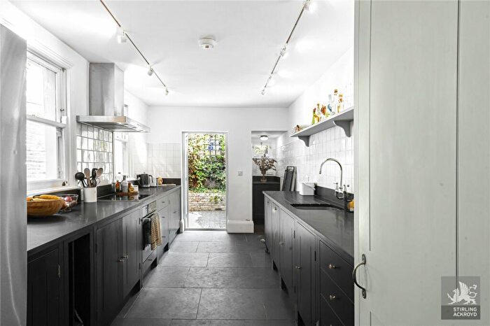 3 Bedroom Terraced House To Rent In Stevens Avenue, Hackney, London, E9