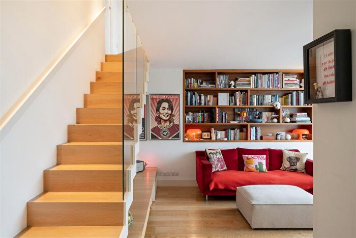 3 Bedroom Flat For Sale In Airlie Gardens, Kensington, W8