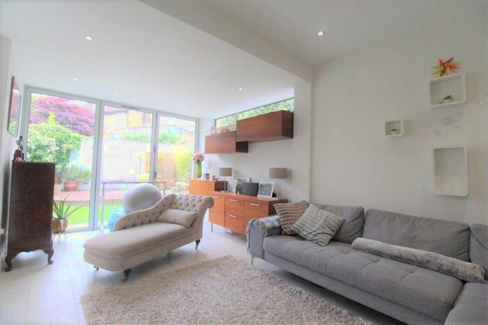 5 Bedroom Semi-Detached House To Rent In Thornton Road, London, SW12