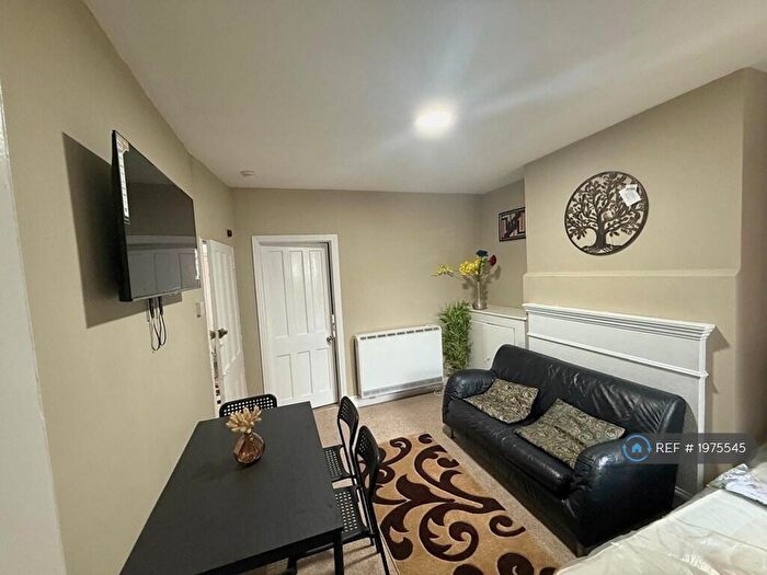 1 Bedroom Flat To Rent In Curzon Street, Reading, RG30