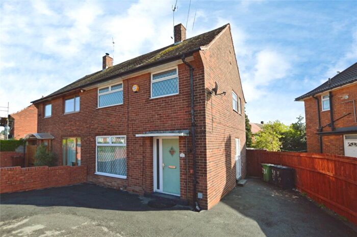 3 Bedroom Semi Detached House For Sale In West Grange Road, Leeds, West Yorkshire, LS10