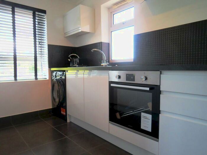 3 Bedroom Apartment To Rent In Winnall Manor Road, Winchester, SO23