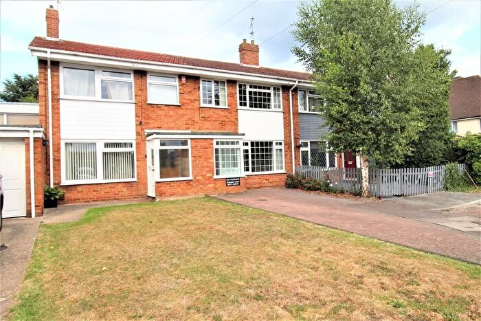 3 Bedroom Terraced House For Sale In Scots Close, Staines, TW19