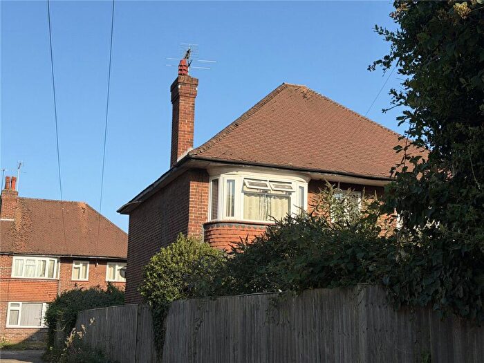 2 Bedroom Apartment For Sale In Stoke Poges Lane, Slough, SL1