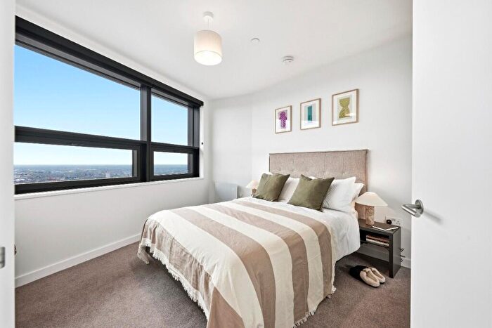 1 Bedroom Apartment To Rent In The Octagon - Great Charles Street Queensway, Birmingham, B3