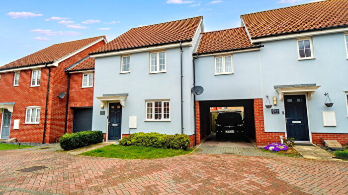 4 Bedroom Link Detached House For Sale In Glover Close, Clacton-on-sea, CO16