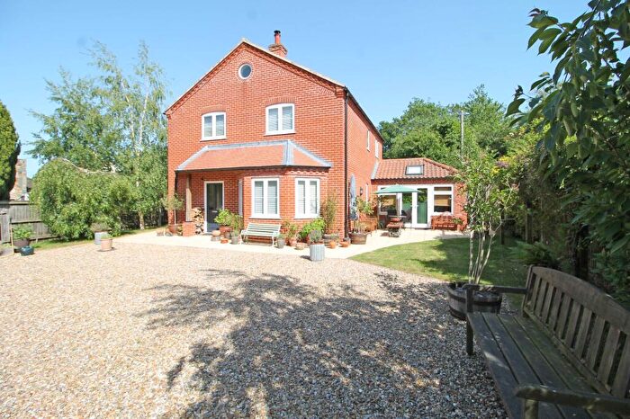 3 Bedroom Detached House For Sale In Fakenham Road, Briston, Norfolk, NR24
