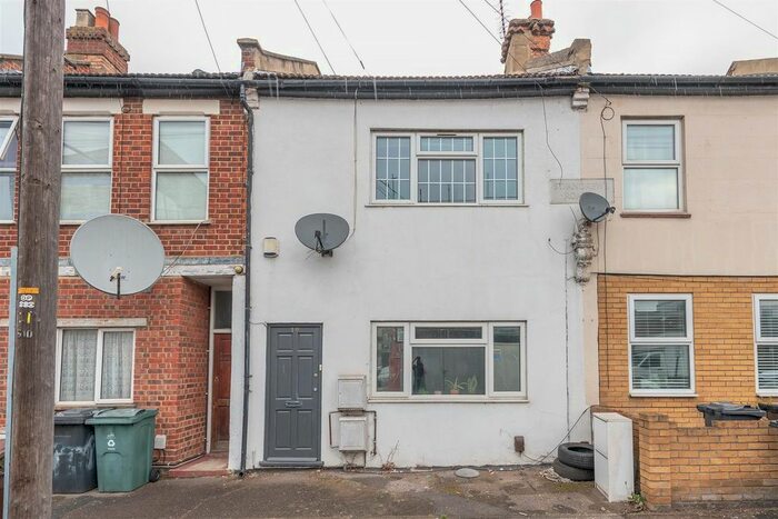 2 Bedroom Flat To Rent In St. Andrew's Road, London, E17