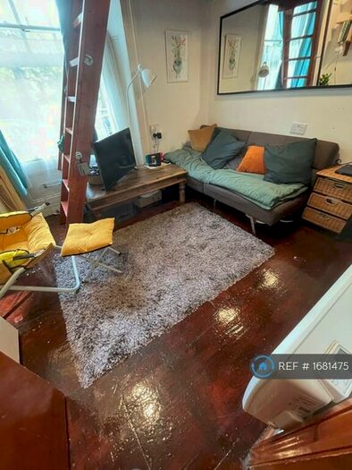 Studio To Rent In Harrington Square, London, NW1