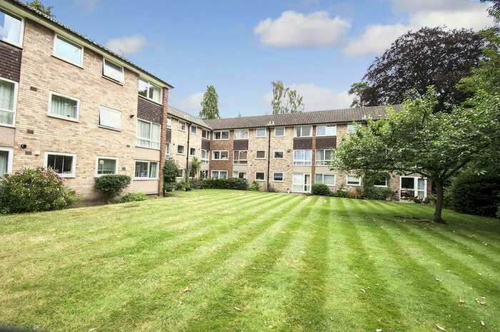 2 Bedroom Flat To Rent In Ashley Park Road, Walton-On-Thames, KT12