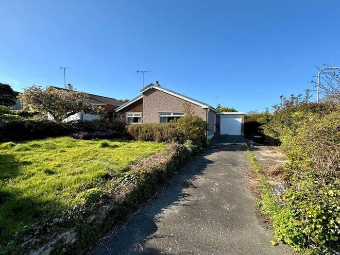 3 Bedroom Detached Bungalow For Sale In Tyn Berllan Estate, Bryngwran, LL65