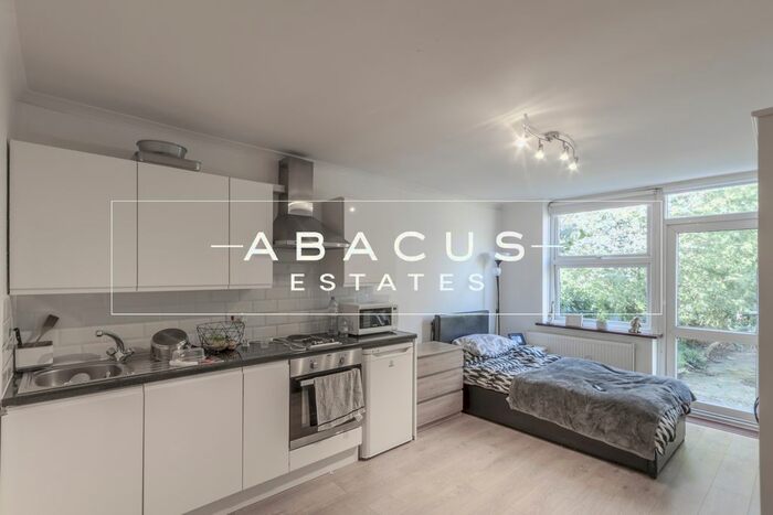 Studio To Rent In Manstone Road, London, NW2