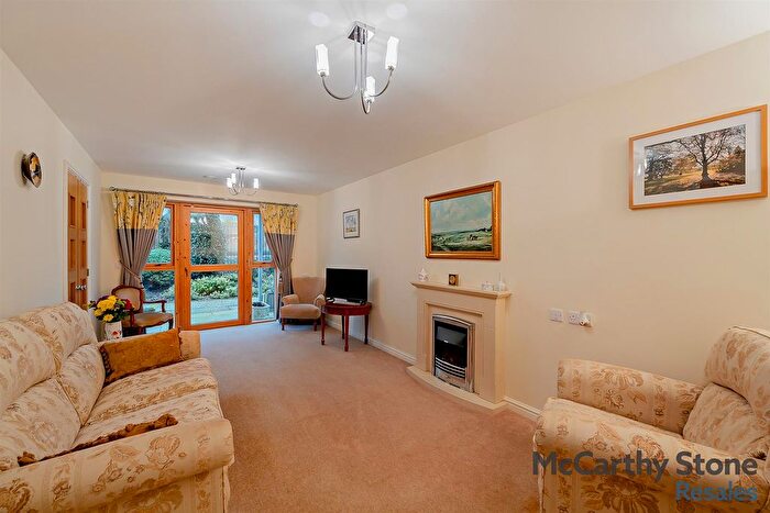 1 Bedroom Flat For Sale In Ellisfields Court, Mount Street, Taunton, TA1