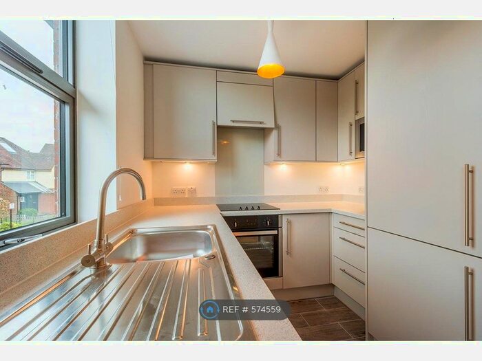 1 Bedroom Flat To Rent In West House, Haslemere, GU27