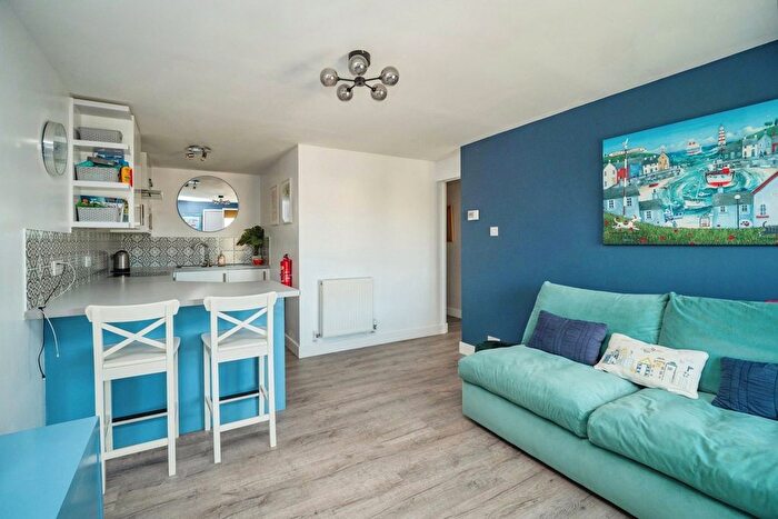 2 Bedroom Flat For Sale In Park Street, Weymouth, DT4