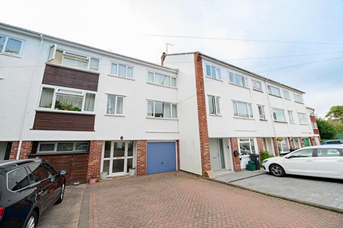 3 Bedroom Town House For Sale In Pilgrims Way, Downend, Bristol, BS16