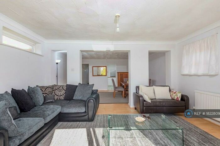 3 Bedroom Semi-Detached House To Rent In Seaview Road, Brighton, BN2