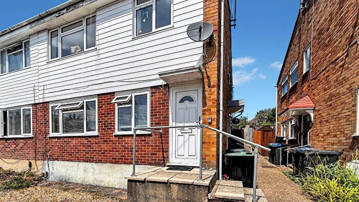 2 Bedroom Maisonette For Sale In Swallowdale, Selsdon, CR2