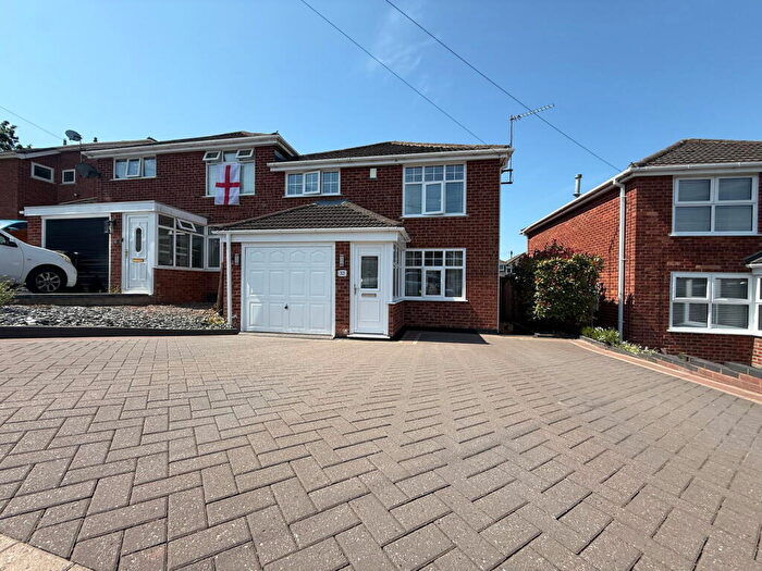3 Bedroom Semi-Detached House For Sale In Southcott Avenue, Brierley Hill, DY5