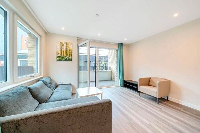 3 Bedroom Flat For Sale In Wren House, Frank Searle Passage, London, E17