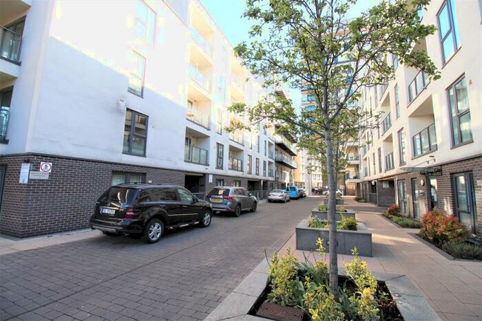 2 Bedroom Apartment To Rent In Central Woking, GU22