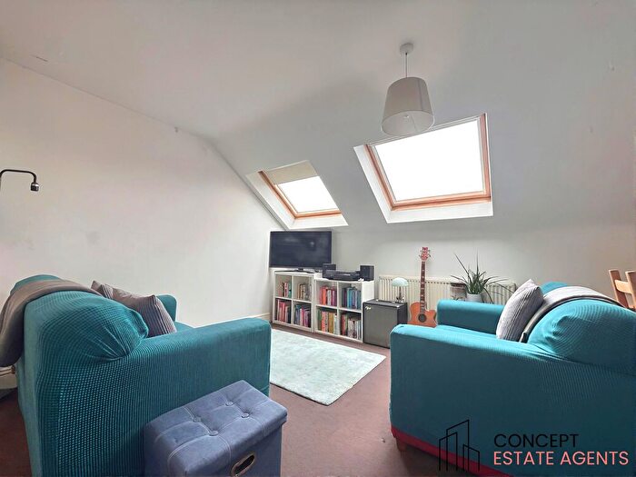 1 Bedroom Flat To Rent In Glenburnie Road, Tooting Bec, London, SW17