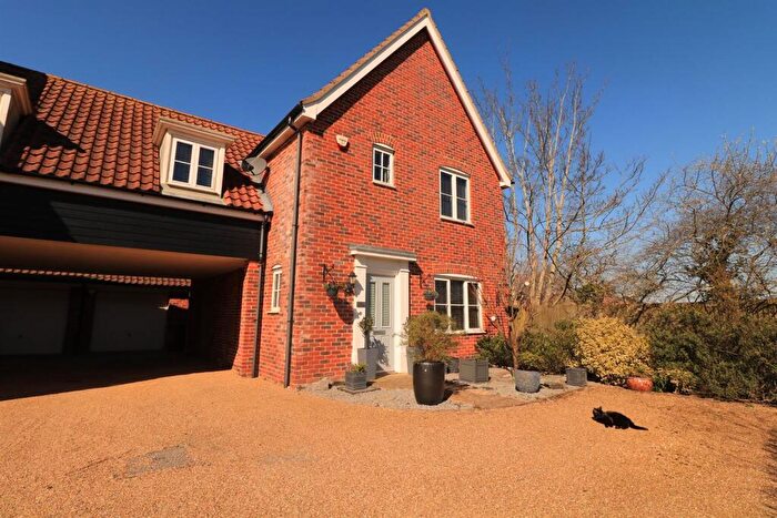 3 Bedroom Link Detached House For Sale In Foxglove End, Leiston, IP16