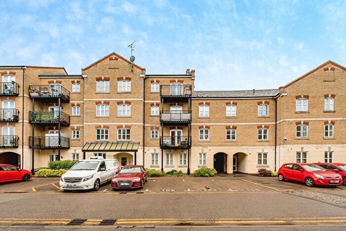 2 Bedroom Flat For Sale In Coxhill Way, Aylesbury, HP21