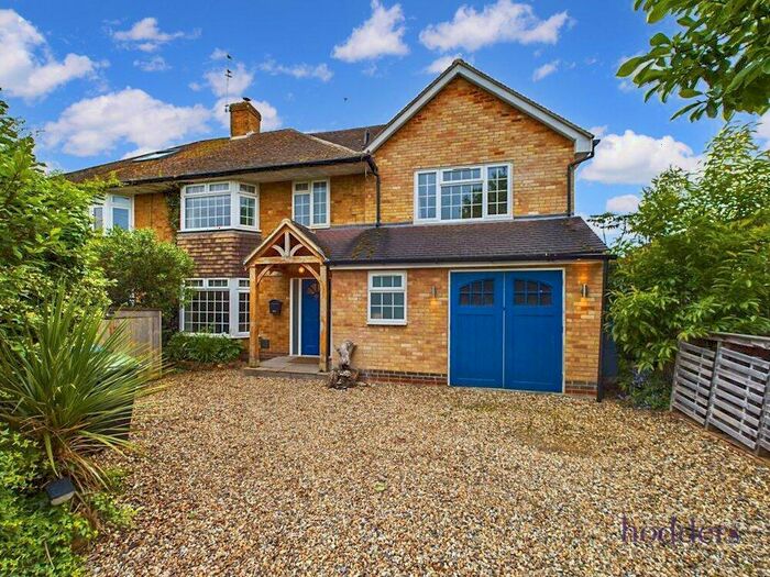 4 Bedroom Semi-Detached House To Rent In Surrey, KT16