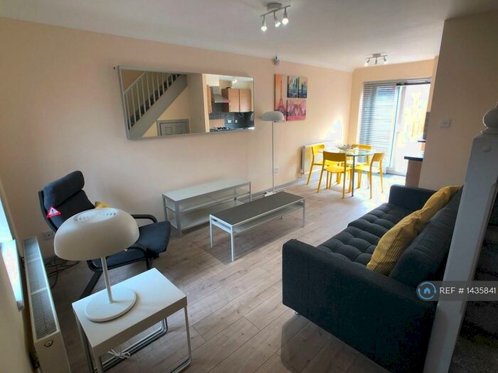 2 Bedroom Semi-Detached House To Rent In Greenheys Lane West, Manchester, M15