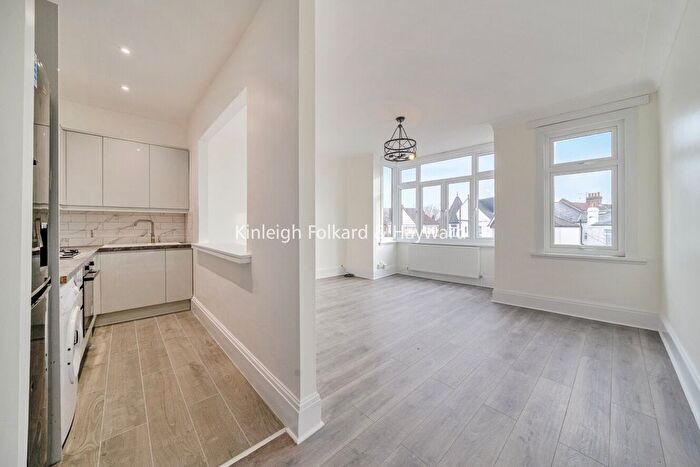 3 Bedroom Flat To Rent In Fairmile Avenue, London, SW16