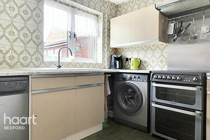 3 Bedroom End Of Terrace House For Sale In Huntsmans Way, Bedford, MK44