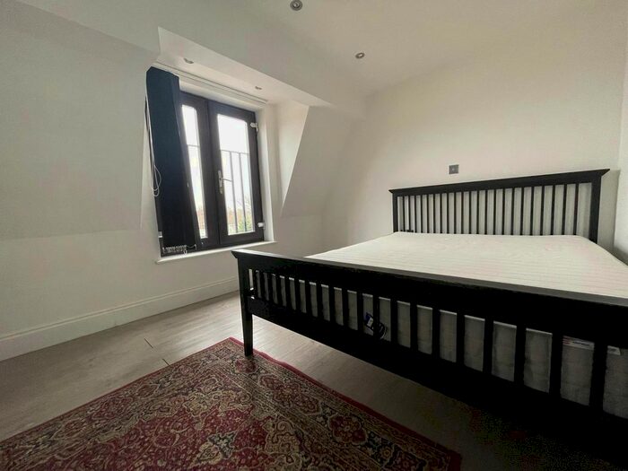 Studio To Rent In The Metro Centre, St. Johns Road, Isleworth, TW7