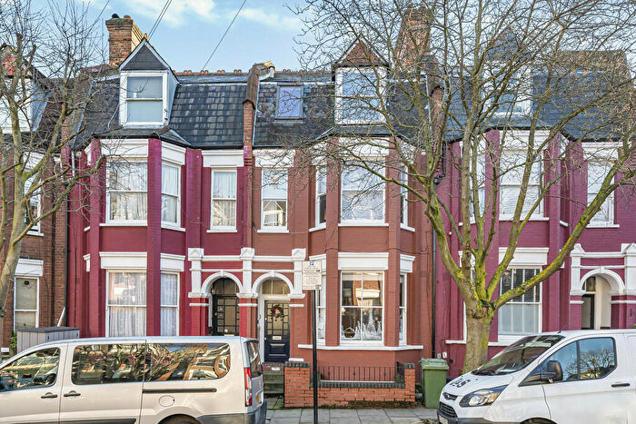 1 Bedroom Apartment For Sale In Birnam Road, N4