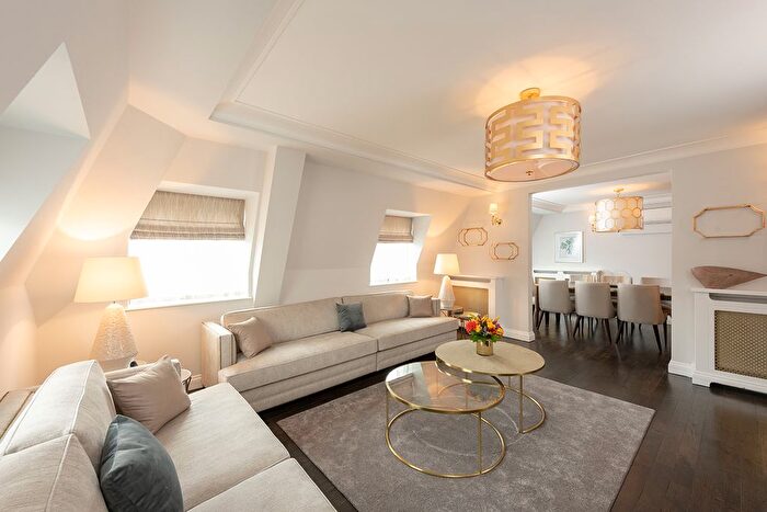 4 Bedroom Flat To Rent In Prince Of Wales Terrace, Kensington, London, W8