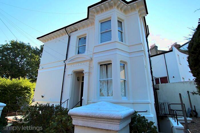 Flat To Rent In Wellington Road, Brighton, BN2