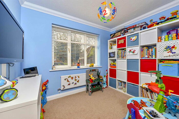 4 Bedroom Detached House For Sale In Thurston Drive, Kettering, NN15