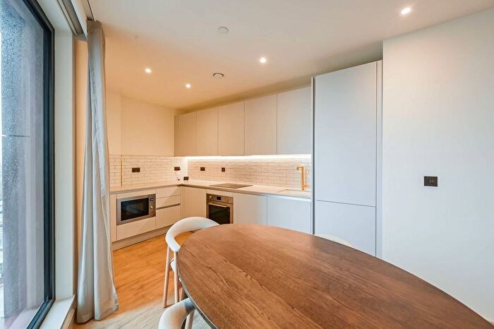 2 Bedroom Flat To Rent In Selbourne Road, Walthamstow, E17