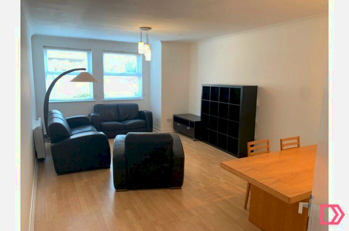 2 Bedroom Flat To Rent In Victoria Court, Manchester, Greater Manchester, M20