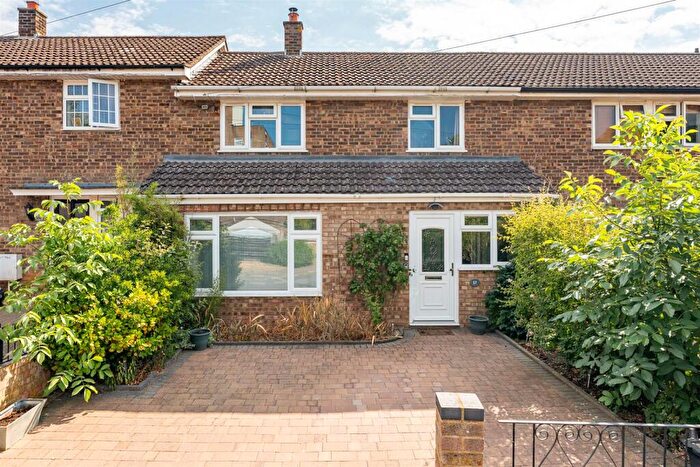 3 Bedroom Terraced House For Sale In Buckthorn Avenue, Stevenage, SG1