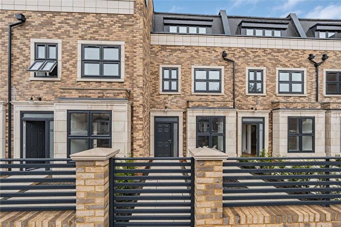 4 Bedroom Terraced House For Sale In St. Johns Road, Isleworth, TW7