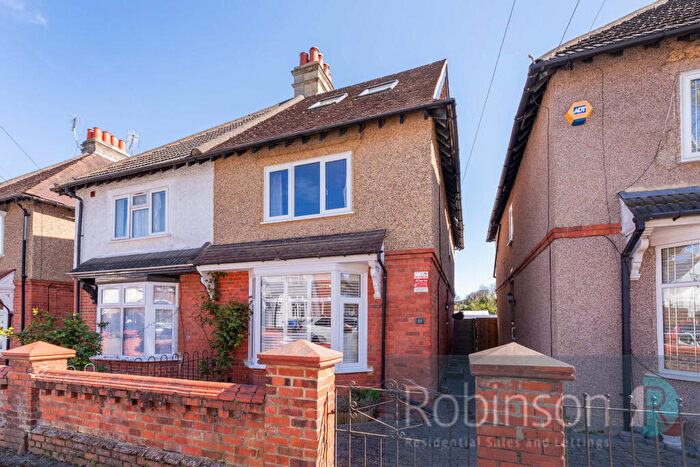 5 Bedroom Semi Detached House For Sale In Clare Road, Maidenhead, Berkshire, SL6