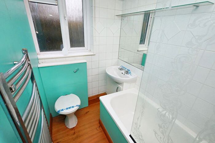 1 Bedroom Flat For Sale In Moorfield, Harlow, Essex, CM18